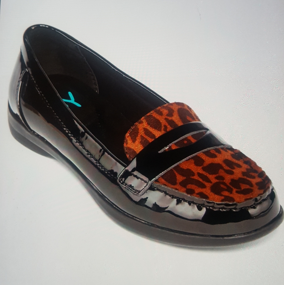Yuu Baylor Round-Toe Slip on Shoe